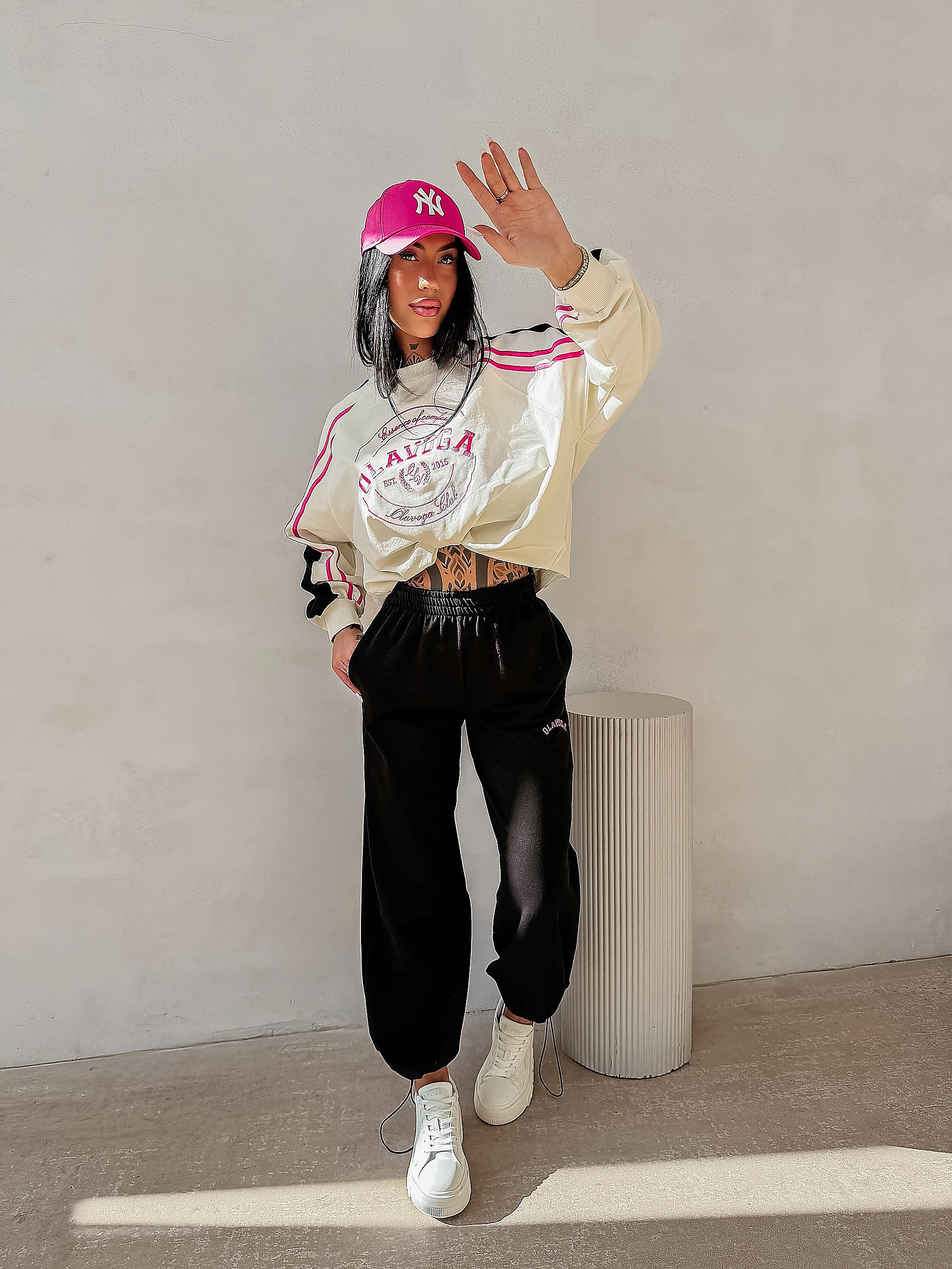 OLAVOGA DELORA women's sweatshirt - Écru + Black