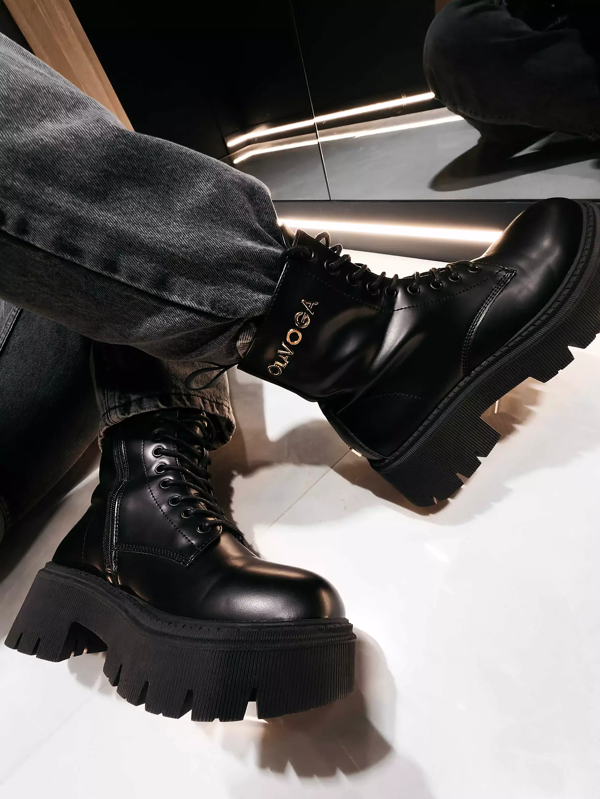 靴 extreme chunky sole combat boots mode Women's combat boots on thick sole OLAVOGA MOVE - Black | 36 | Pasuri