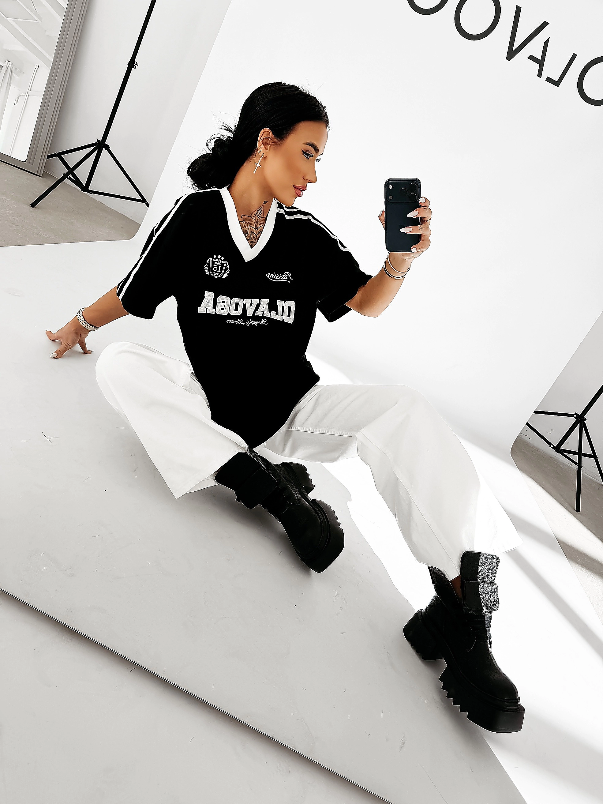 T-shirt damski oversize OLAVOGA LONDON - Czarny