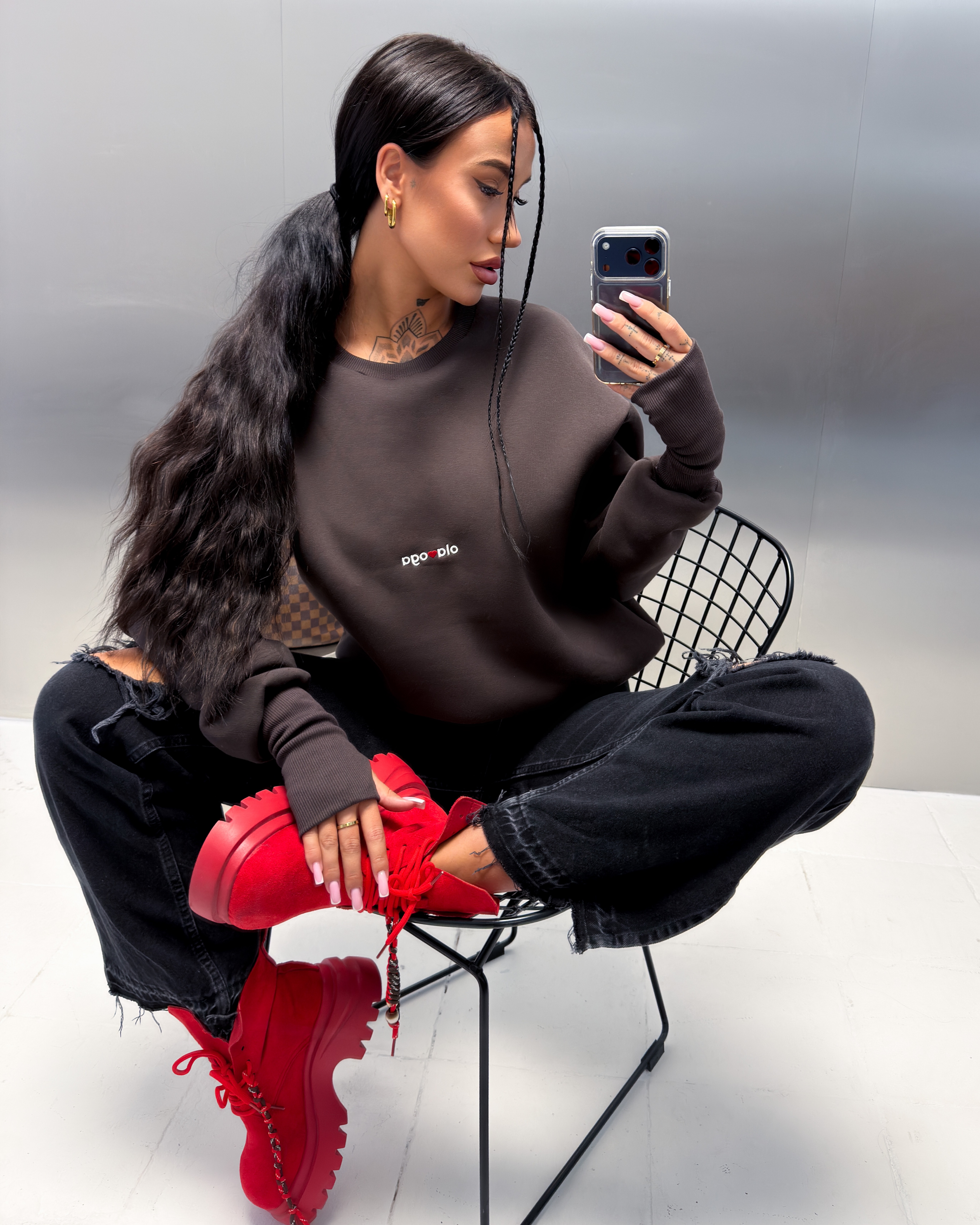 OLAVOGA CHOOSE Women’s Sweatshirt with Thumb Holes – Brown
