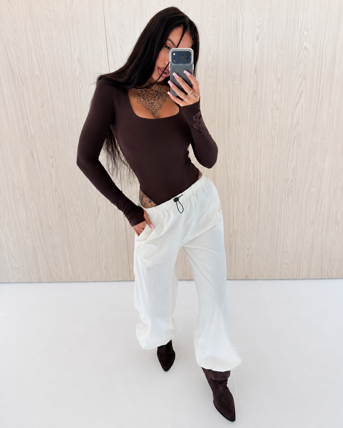 OLAVOGA FAMOUS women’s fitted bodysuit – Brown