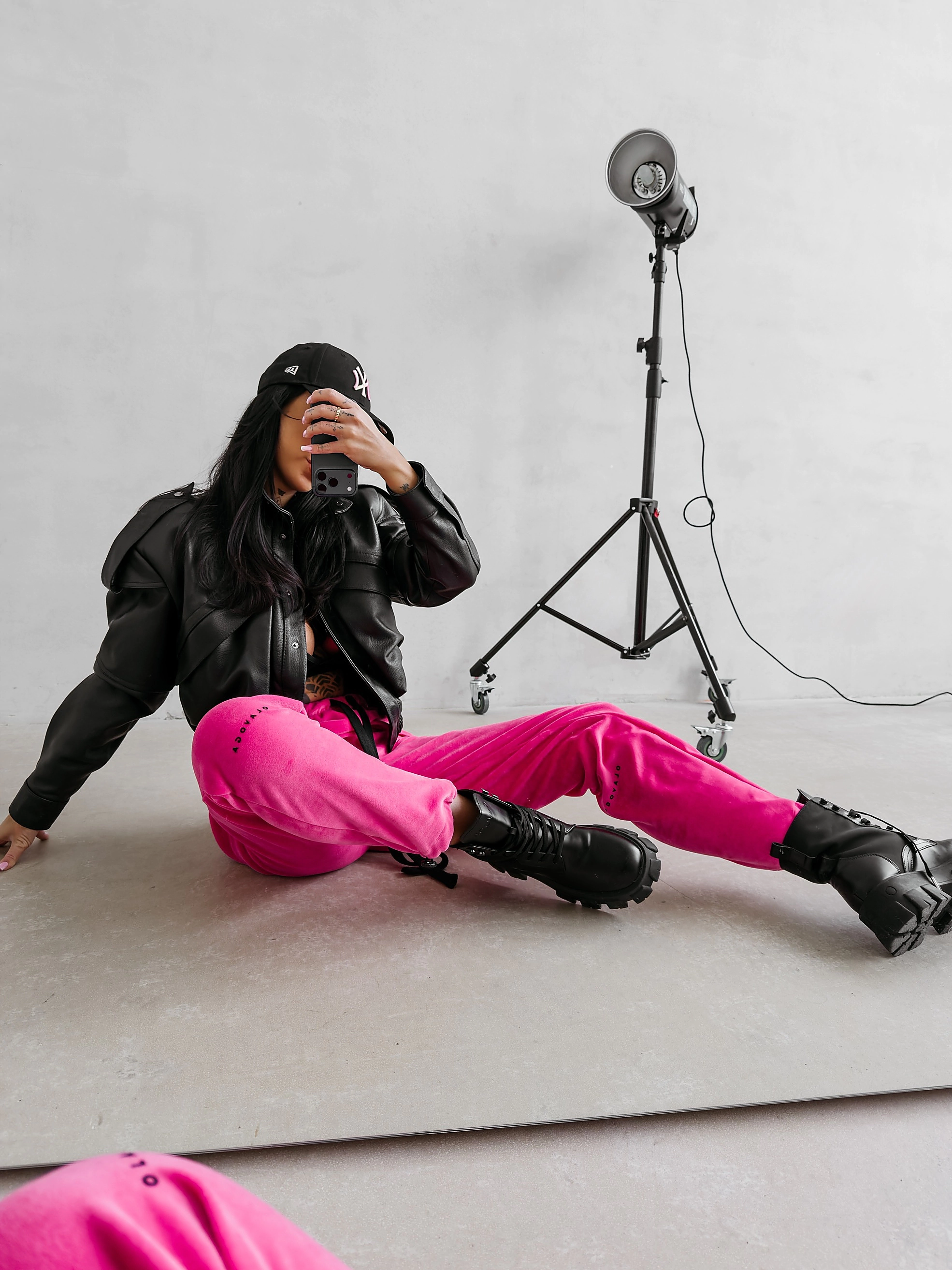 Verstellbare Damen-Velours-Hose OLAVOGA NESA - Amaranth