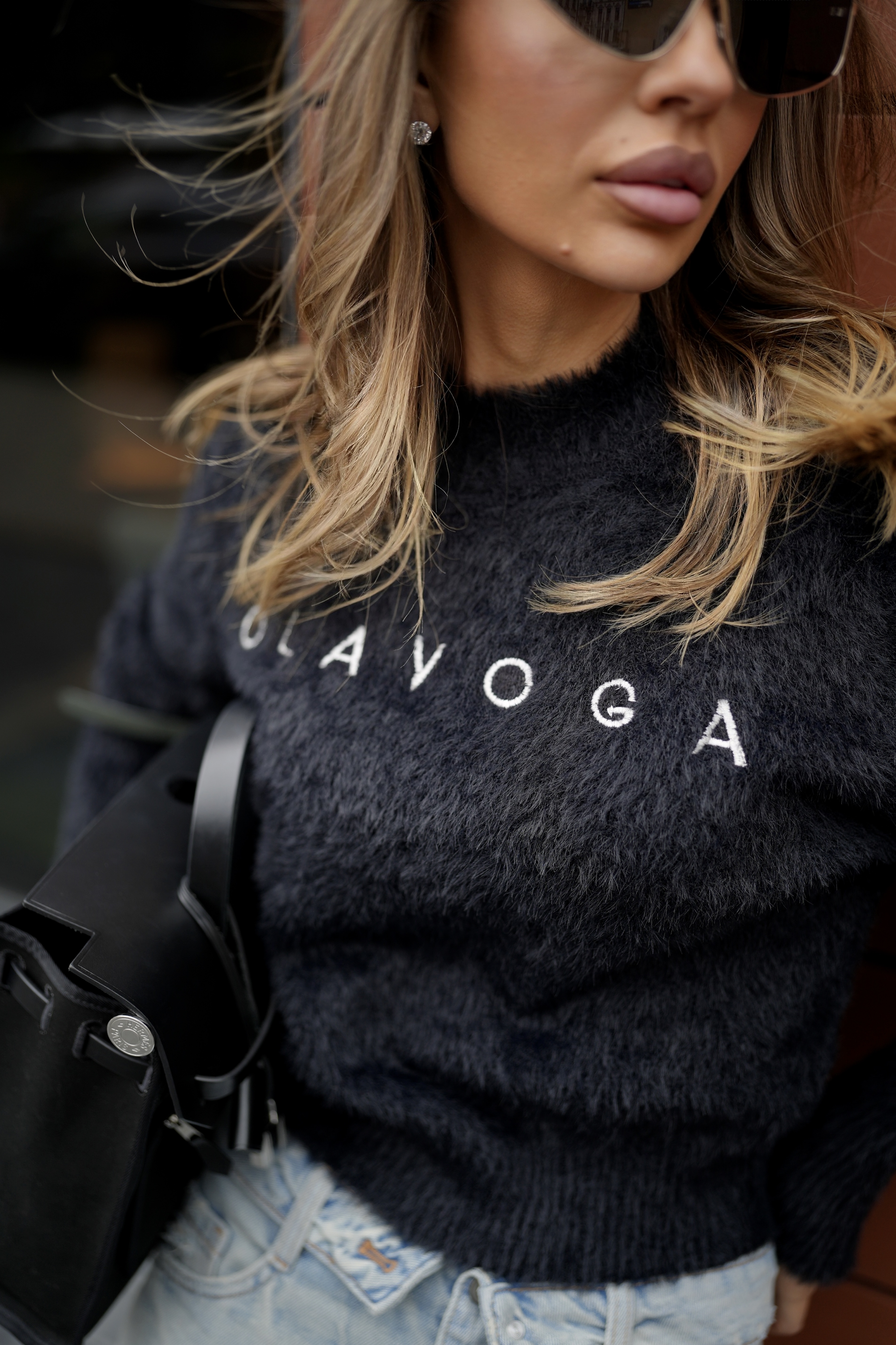 Sweter damski krótki OLAVOGA PAUSE - Czarny
