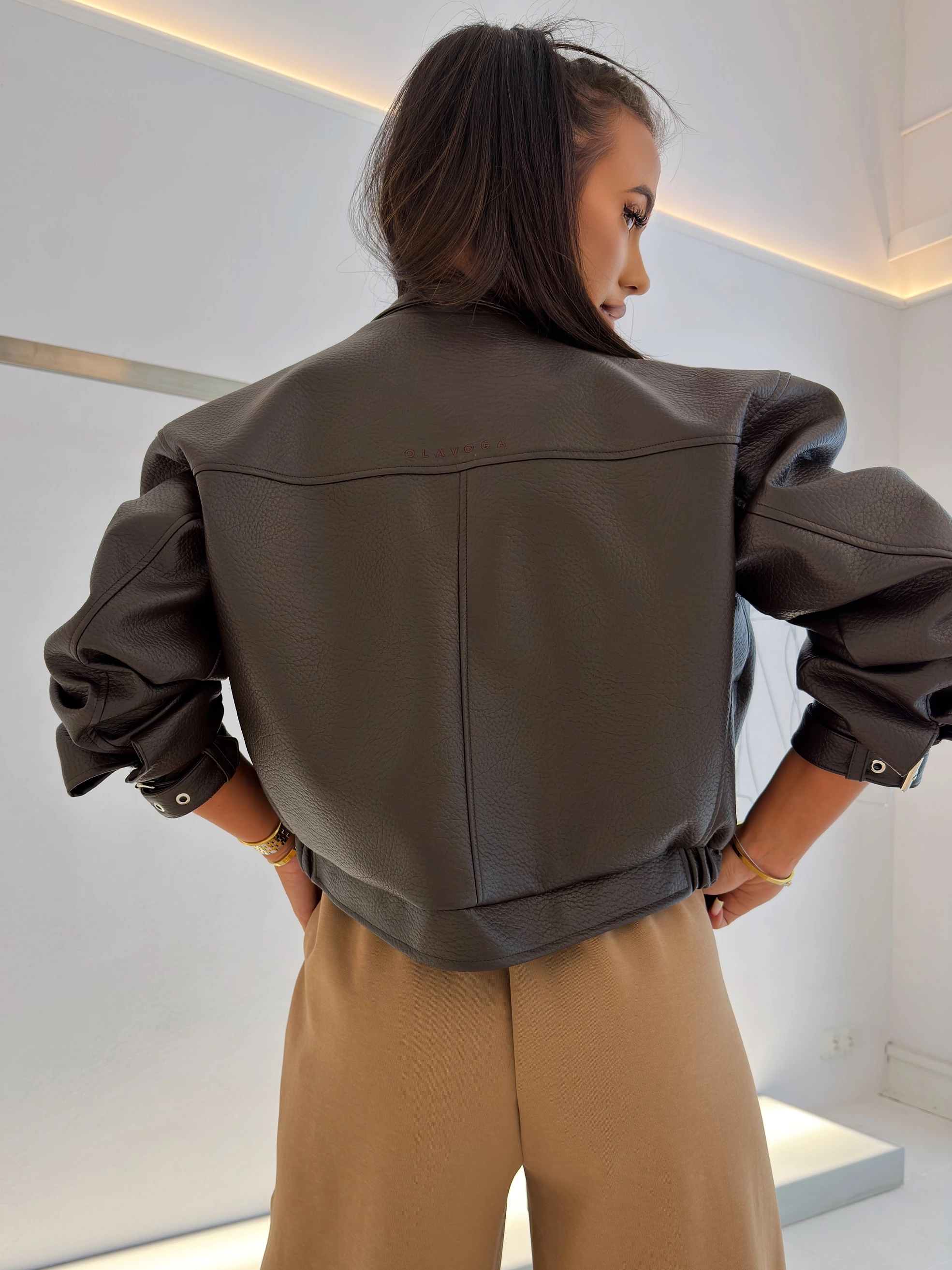 Dámska bunda oversize OLAVOGA VIERA – hnedá