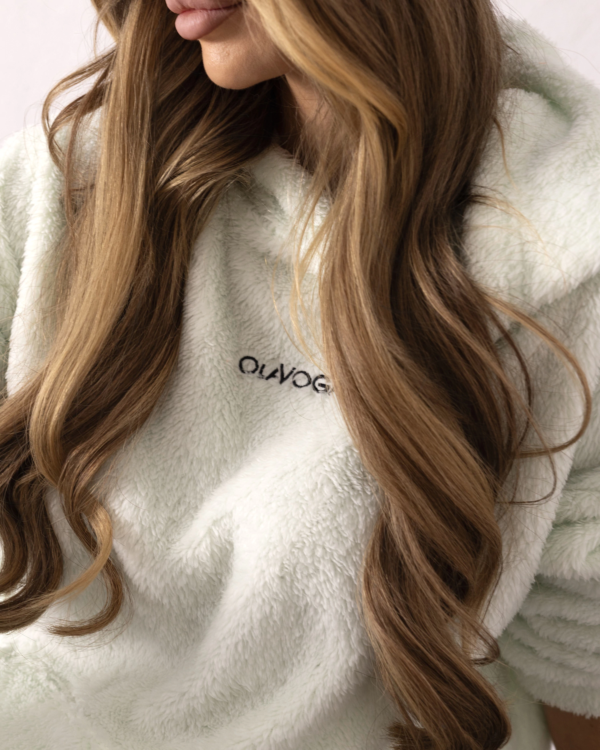 OLAVOGA FIDO Damen-Kapuzenpullover aus Sherpa – Minzgrün