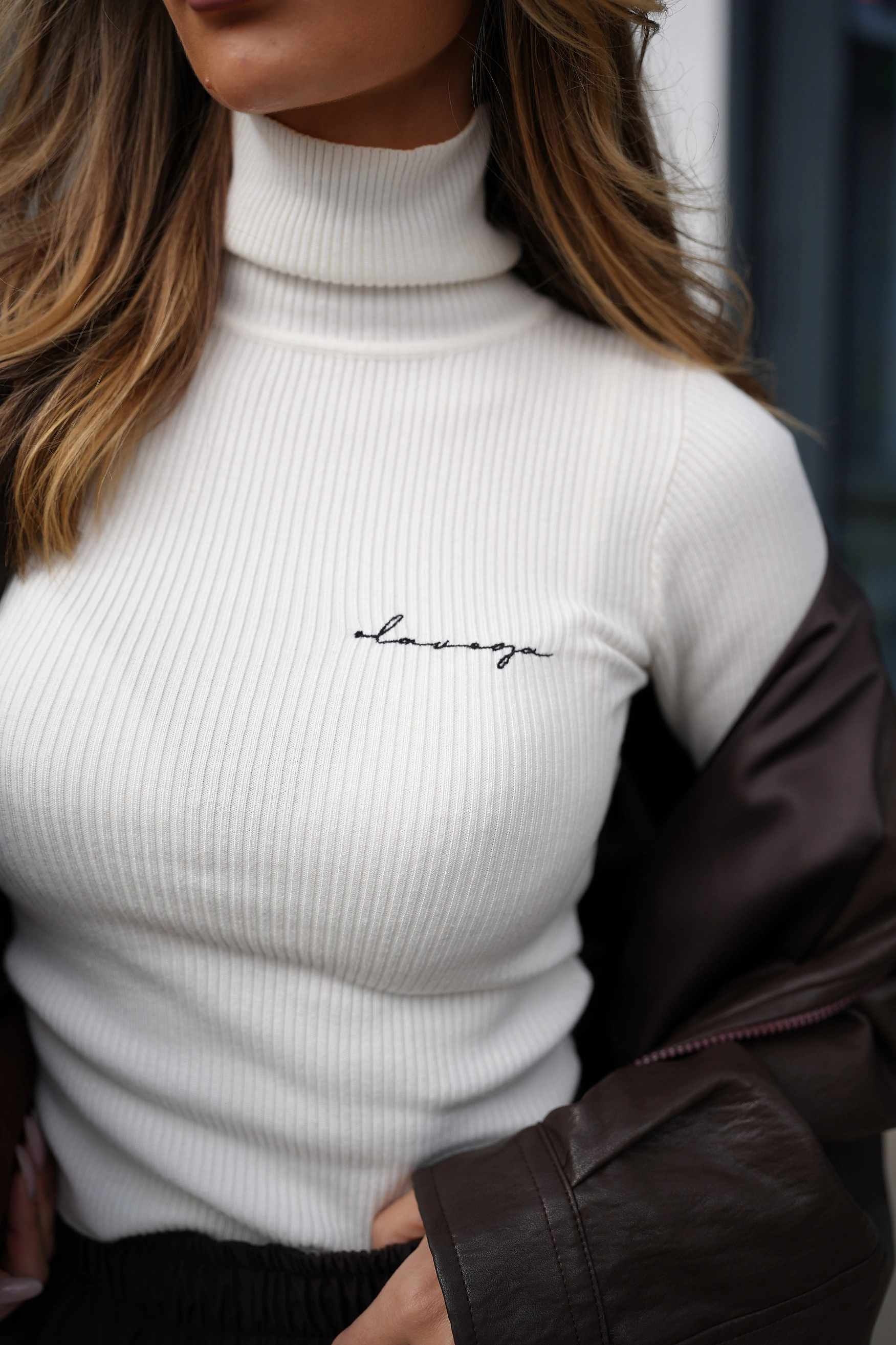 OLAVOGA BLEMENDO turtleneck top – Ecru