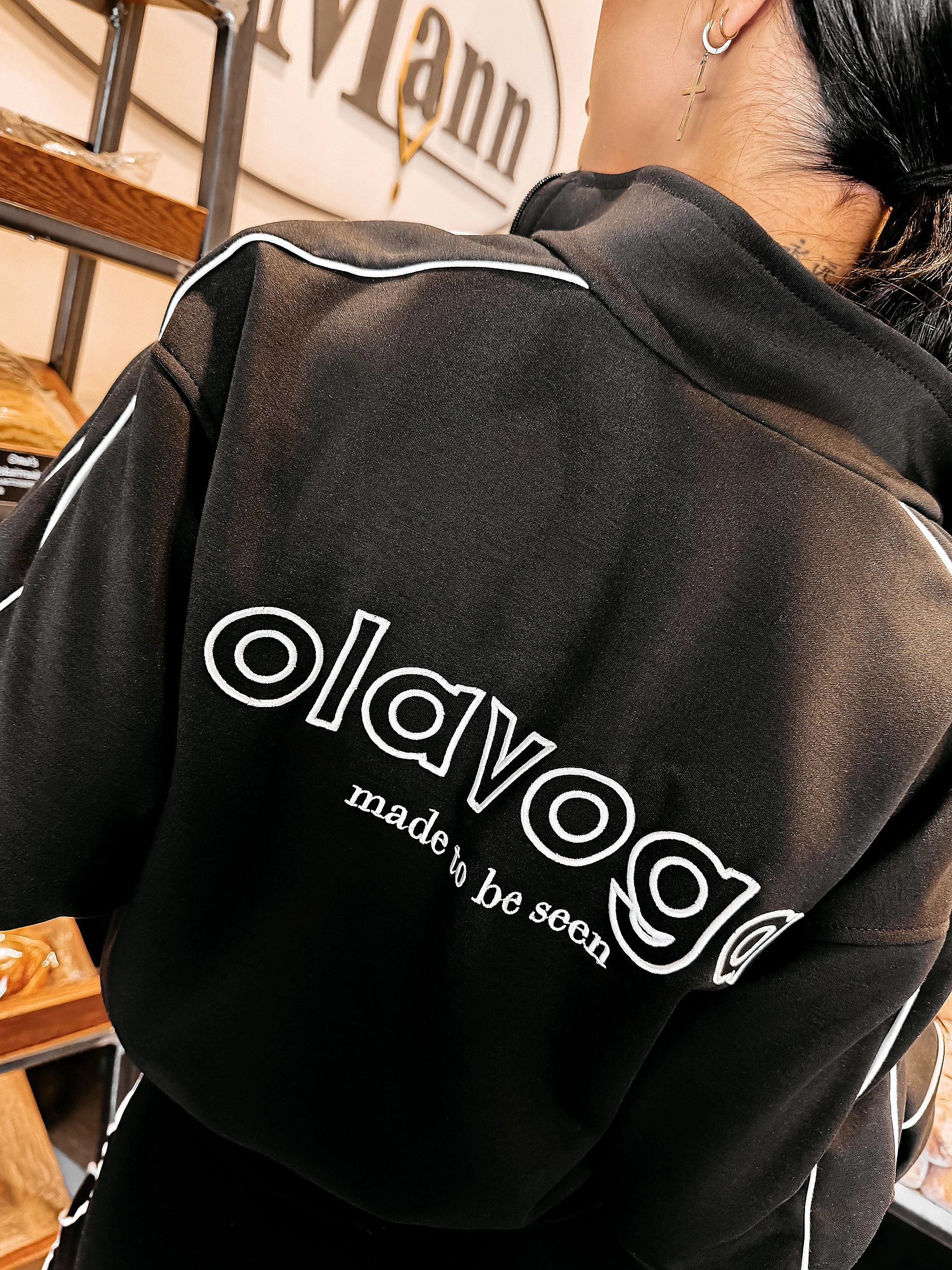 OLAVOGA ROSEA Damen gestreiftes Sweatshirt - Schwarz