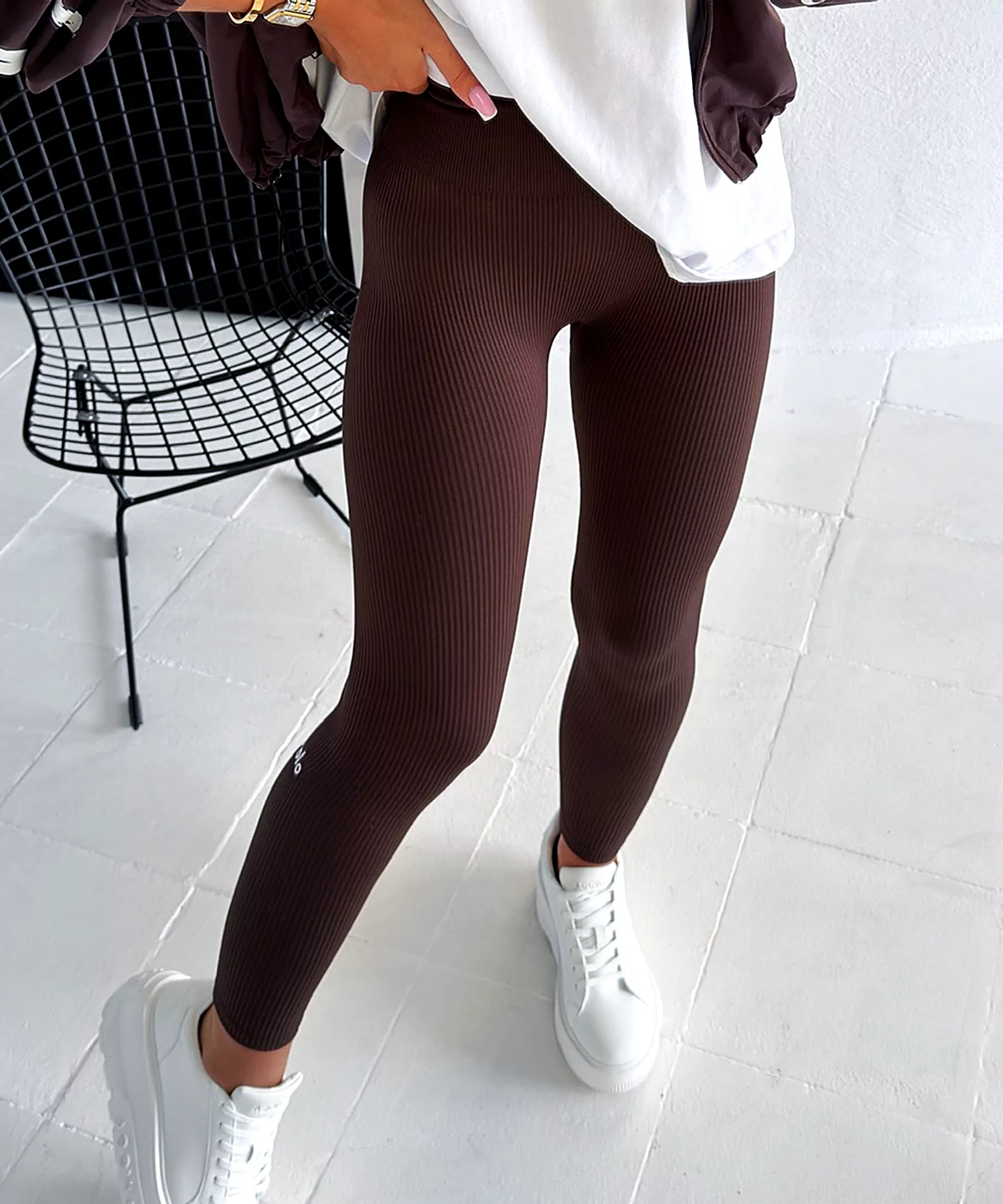 OLAVOGA NOATI Damen-Leggings mit Noppenmuster – Braun