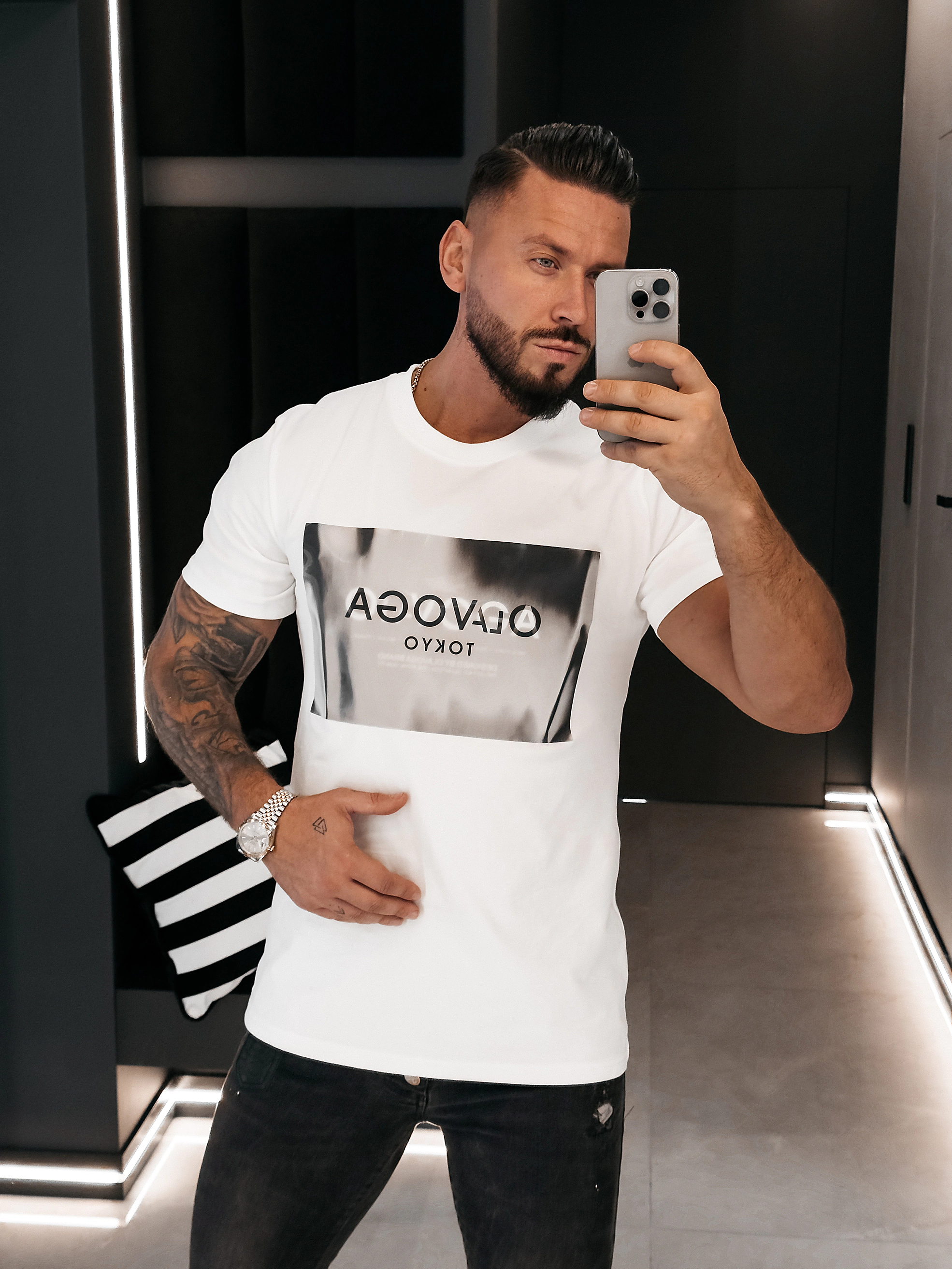 OLAVOGA Herren ALMAIN T-Shirt mit Applikation - Ecru