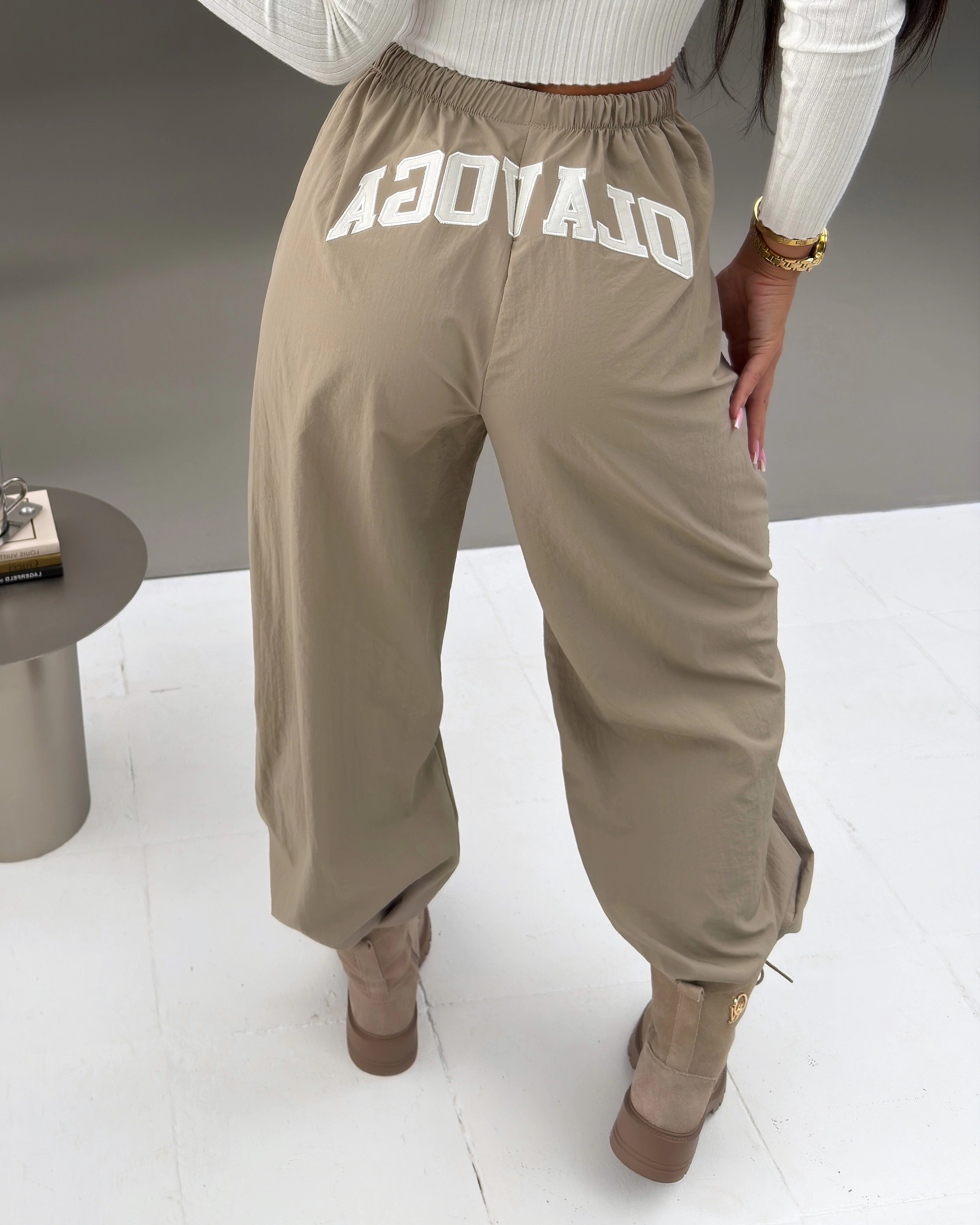 OLAVOGA OUTSIDE women’s trousers – Cappuccino