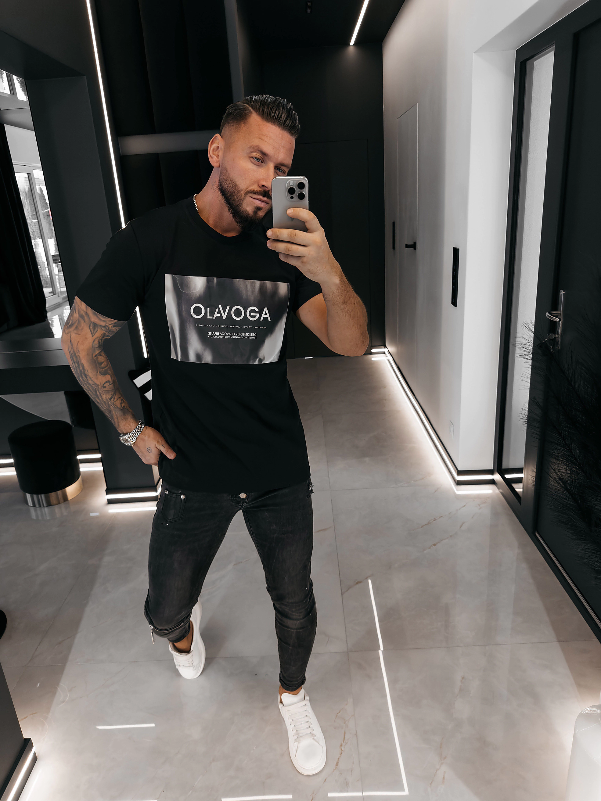 OLAVOGA Herren ALMAIN T-Shirt mit Applikation - Schwarz