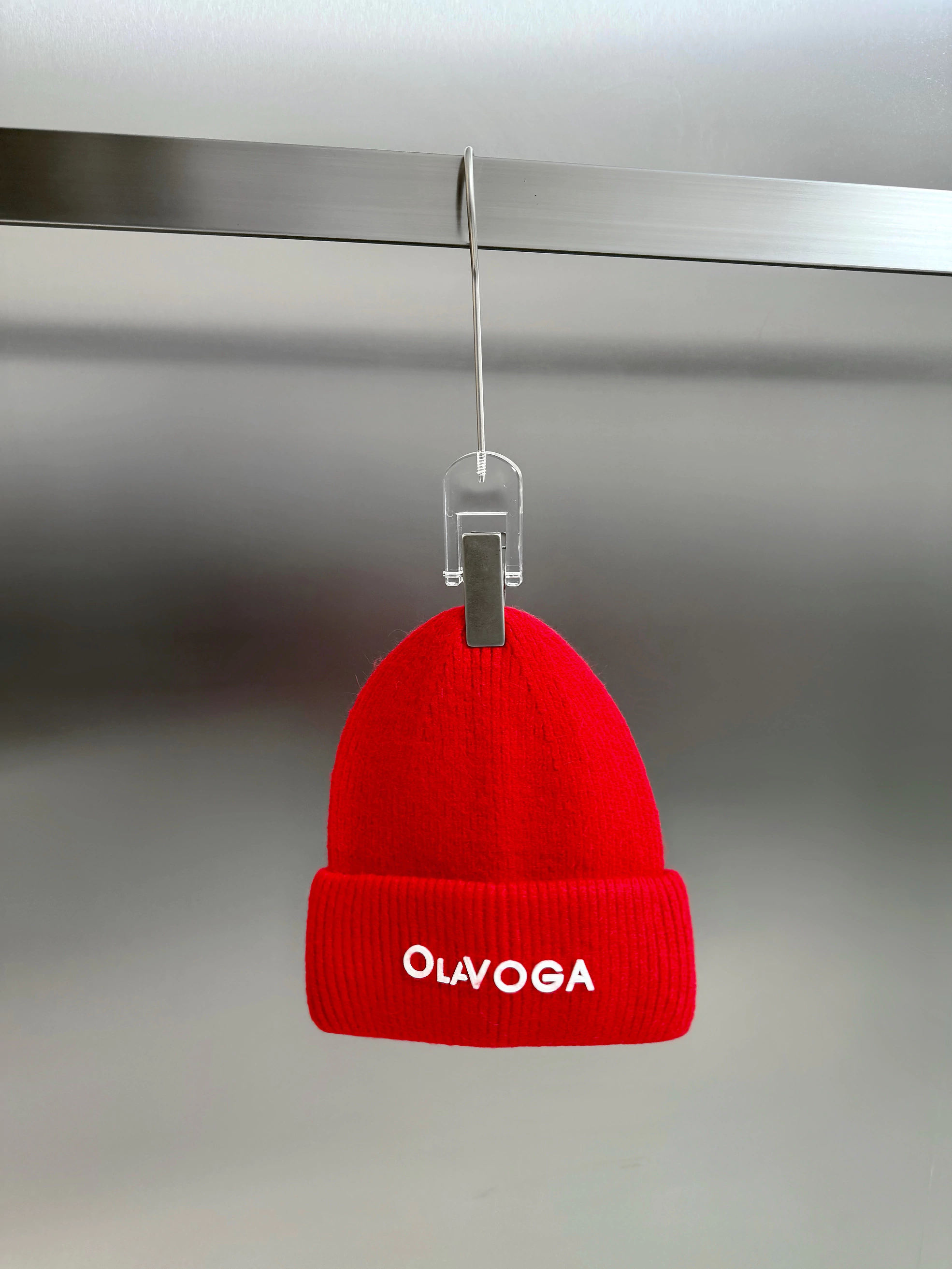 Czapka damska beanie OLAVOGA MEDINA - Czerwony