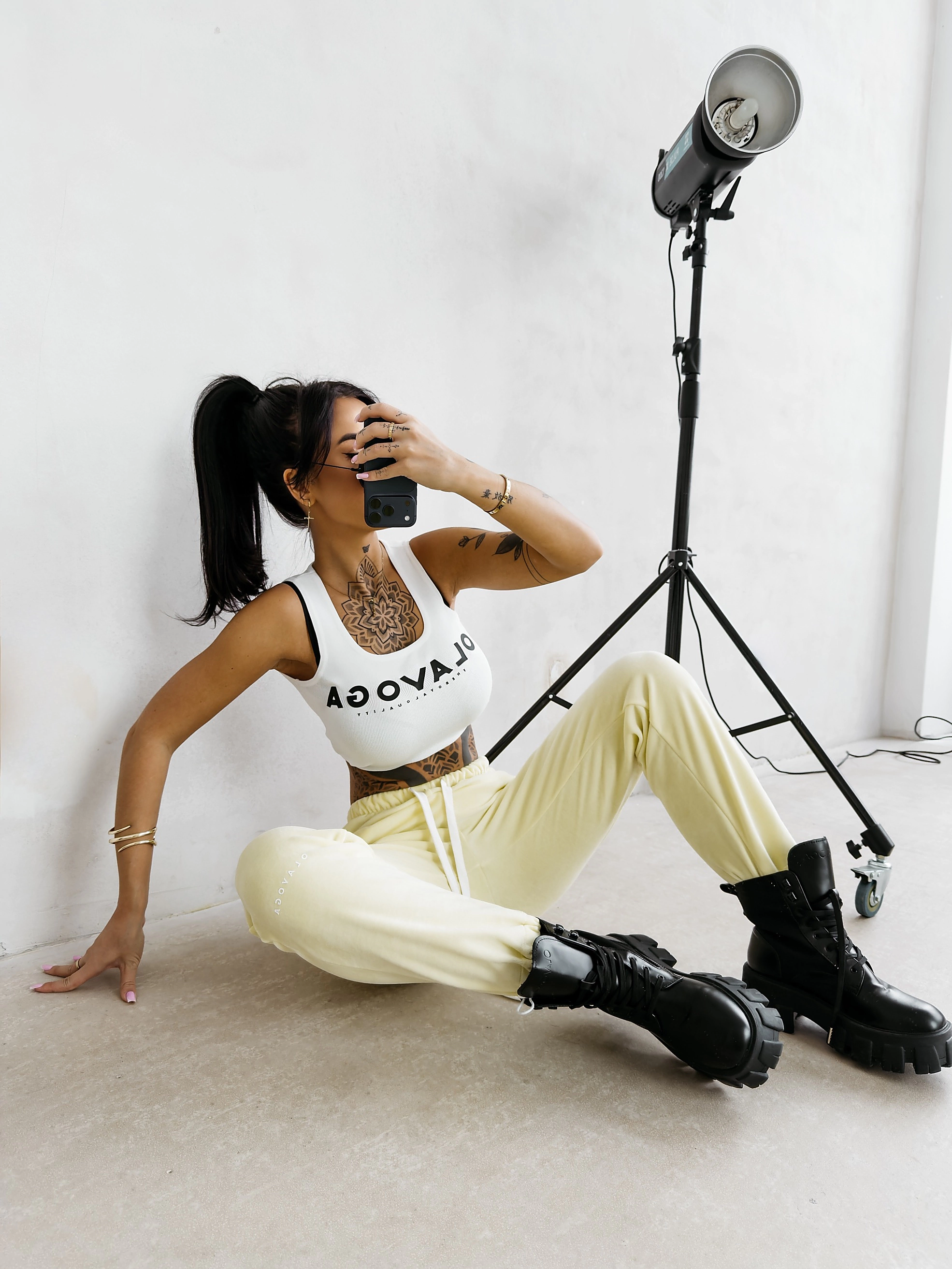 Verstellbare Damen-Velours-Hose OLAVOGA NESA - Gelb