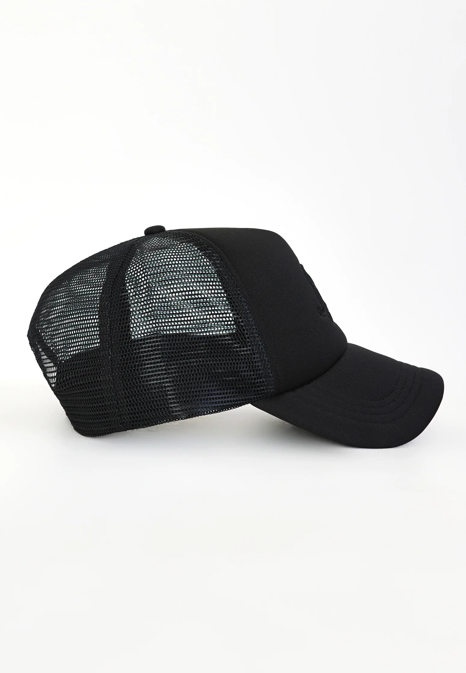 Czapka z daszkiem trucker SIKSILK 29637 - Czarny