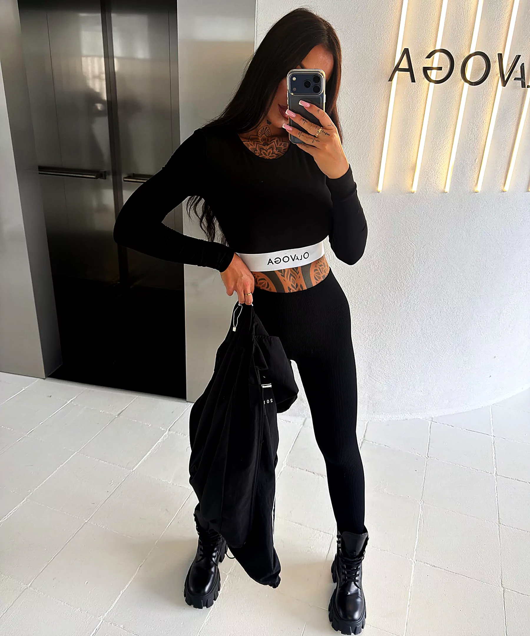 OLAVOGA HOT Women’s Long-Sleeved Top – Black