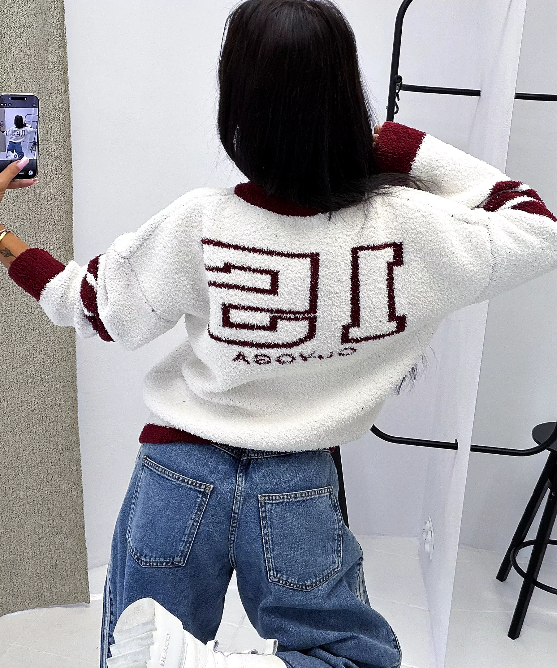 Sweter damski varsity OLAVOGA OISO - Ecru