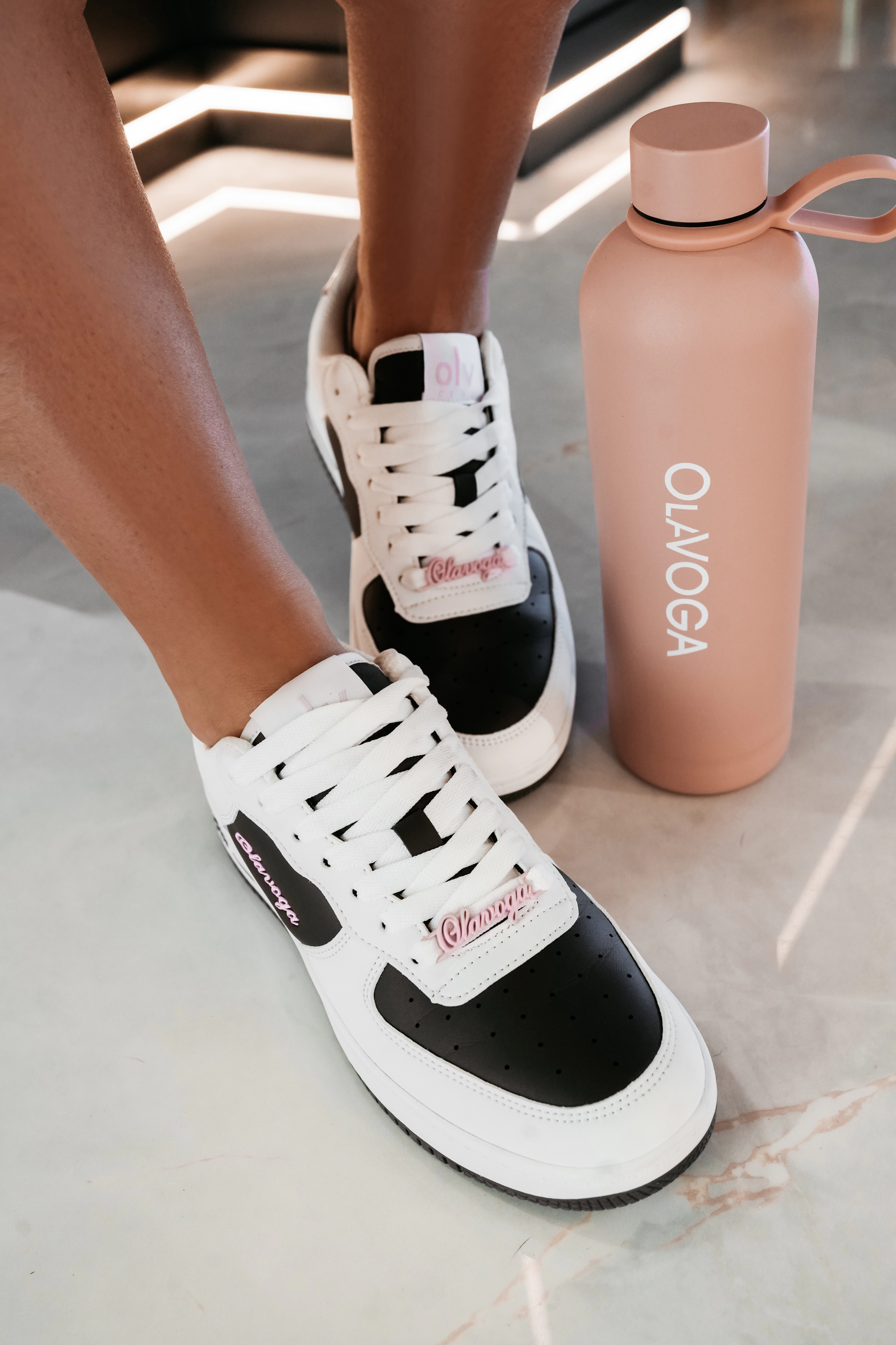 Buty damskie OLAVOGA VAXY - Biały