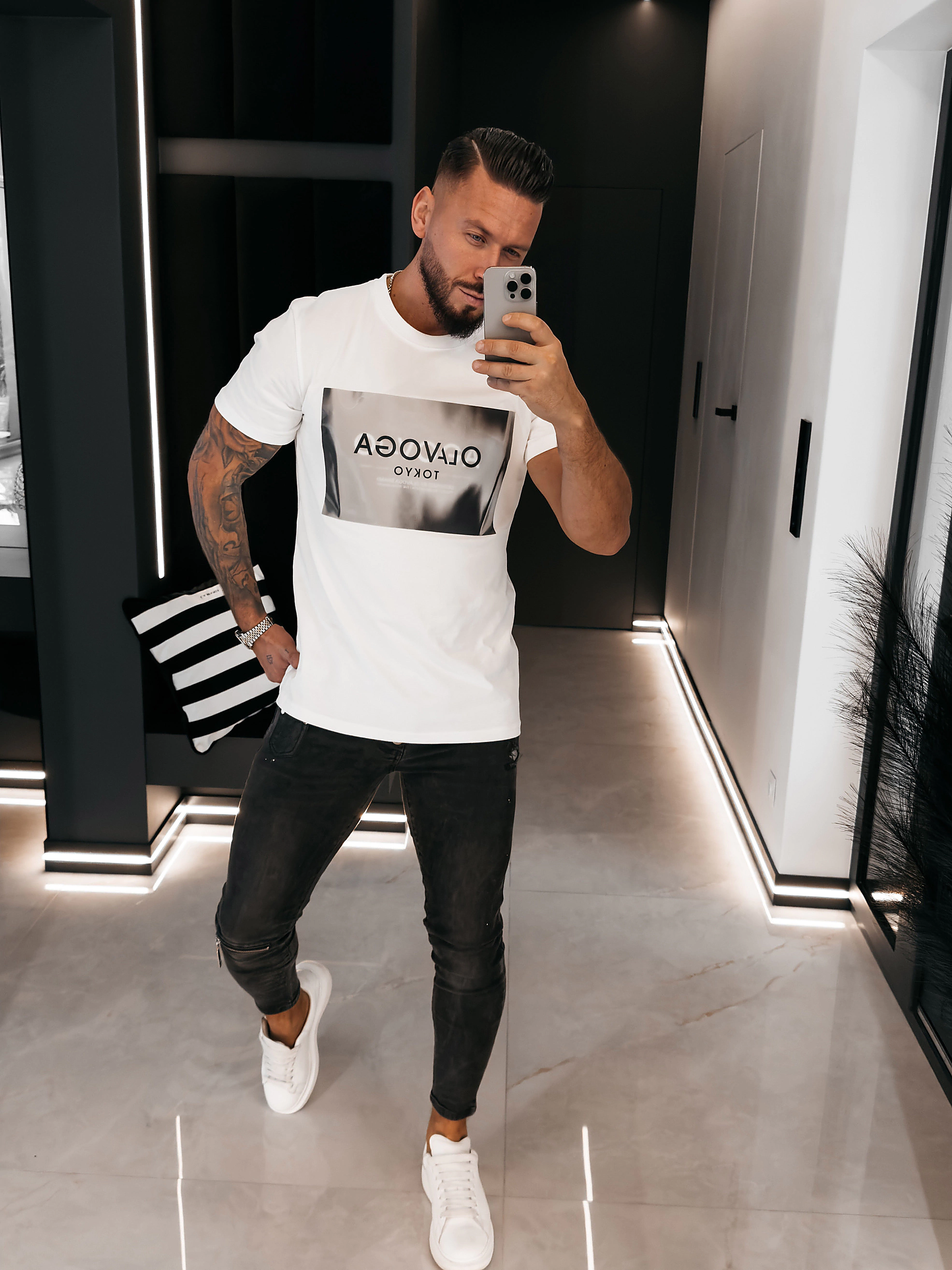 OLAVOGA Herren ALMAIN T-Shirt mit Applikation - Ecru
