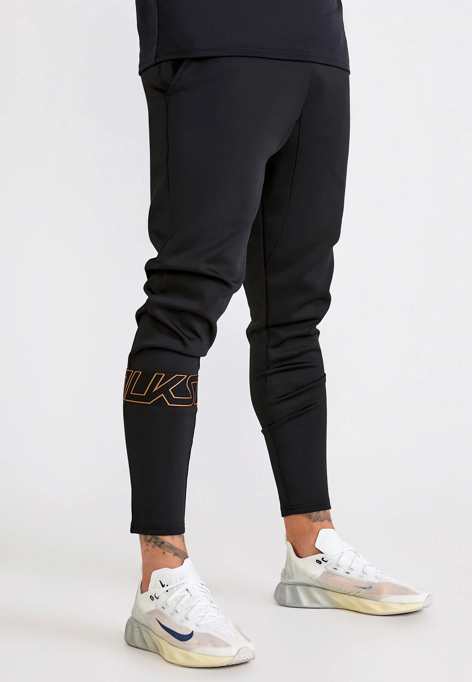 Spodnie męskie dresowe SIKSILK 30097 - Czarny