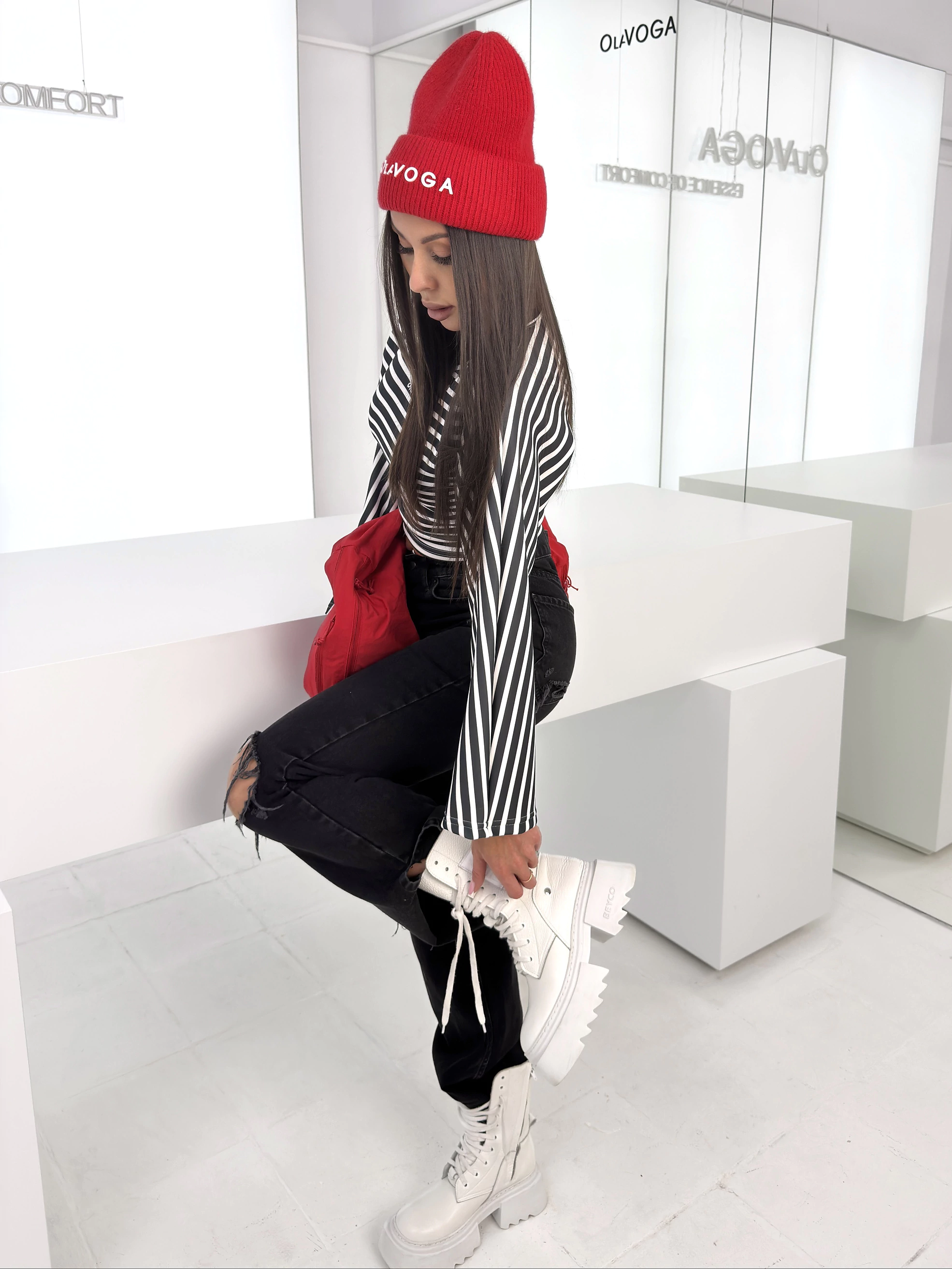 Czapka damska beanie OLAVOGA MEDINA - Czerwony