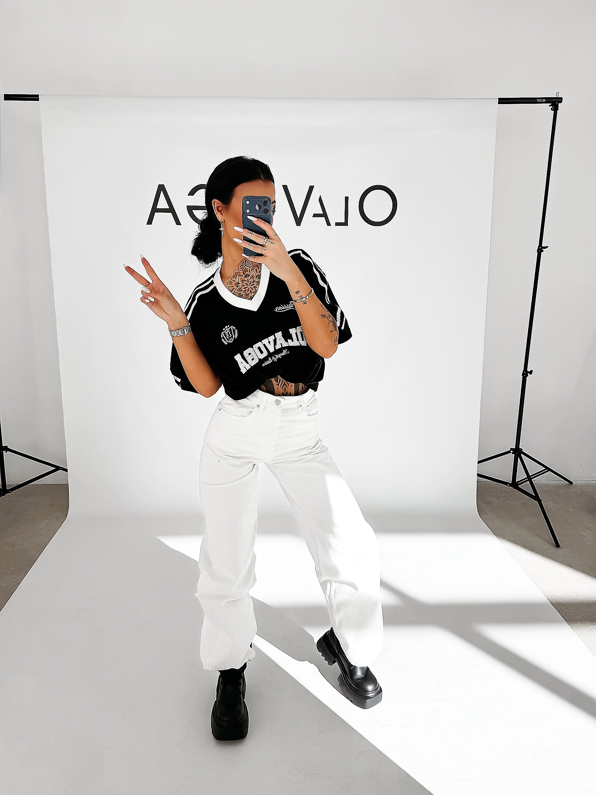 T-shirt damski oversize OLAVOGA LONDON - Czarny