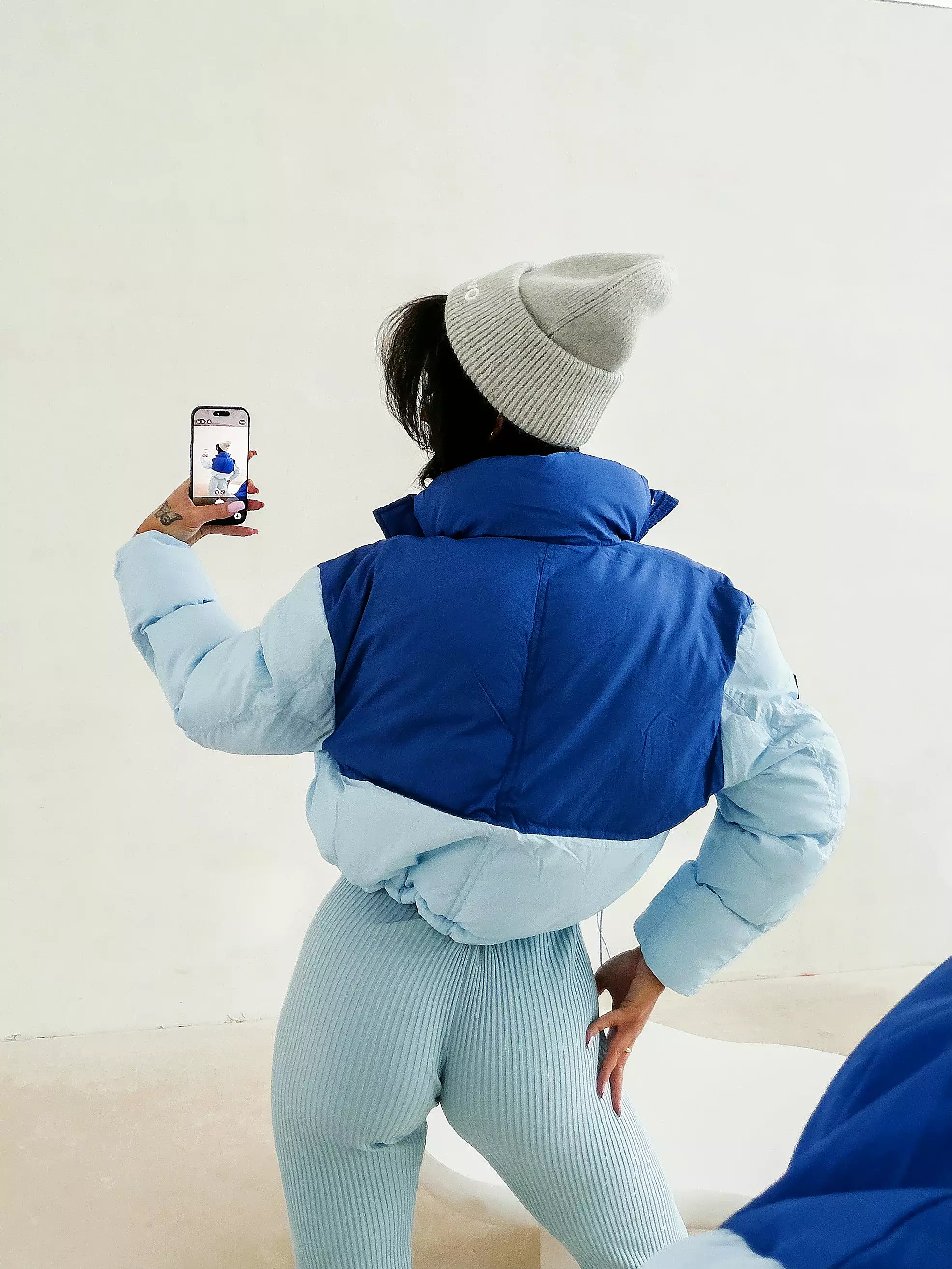 Kurze Damen-Steppjacke OLAVOGA KIAR - Indigo
