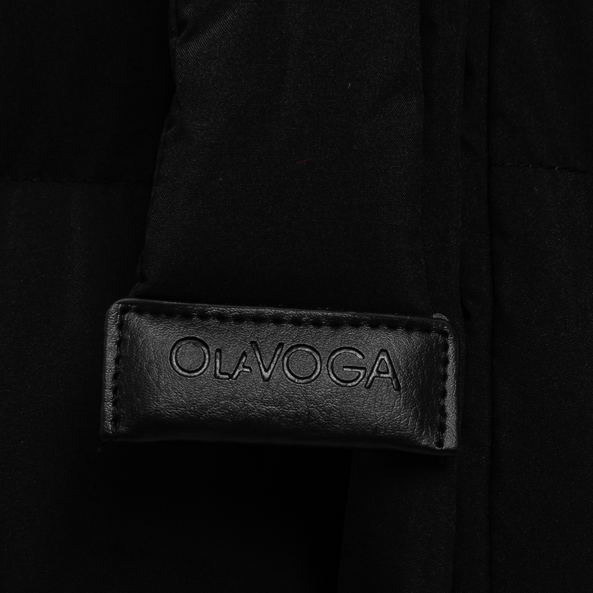 Płaszcz damski maxi pikowany z futerkiem OLAVOGA FENZOON - Czarny