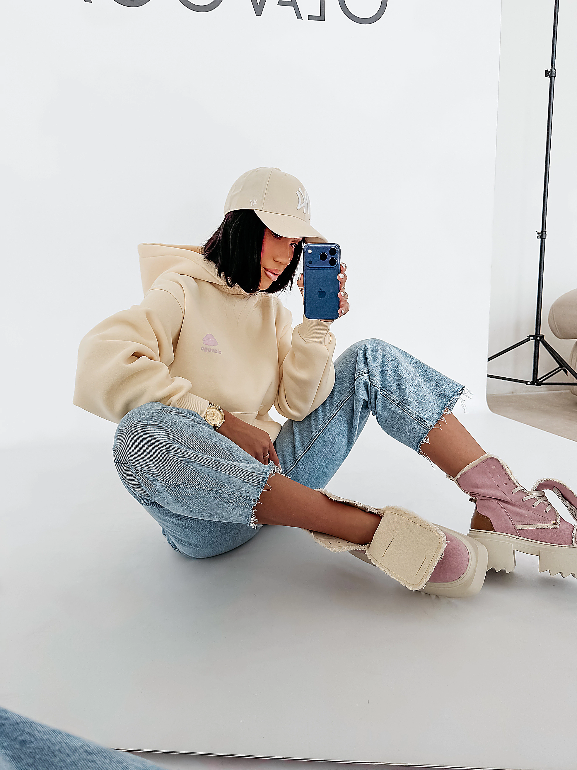 Bluza damska z kapturem OLAVOGA LUCKY MINDSET - Écru
