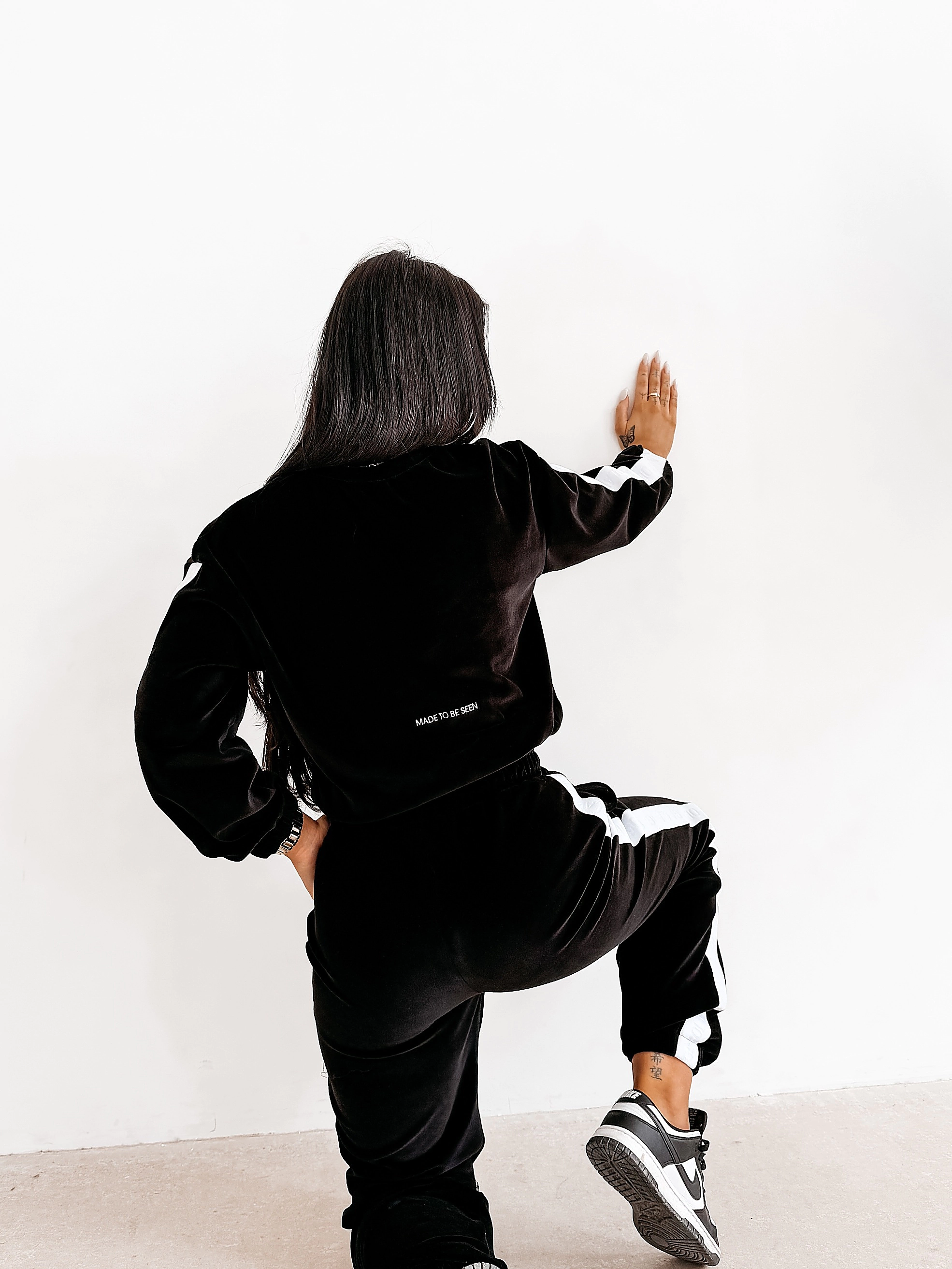 Komplet welurowy OLAVOGA NOELLE - Czarny