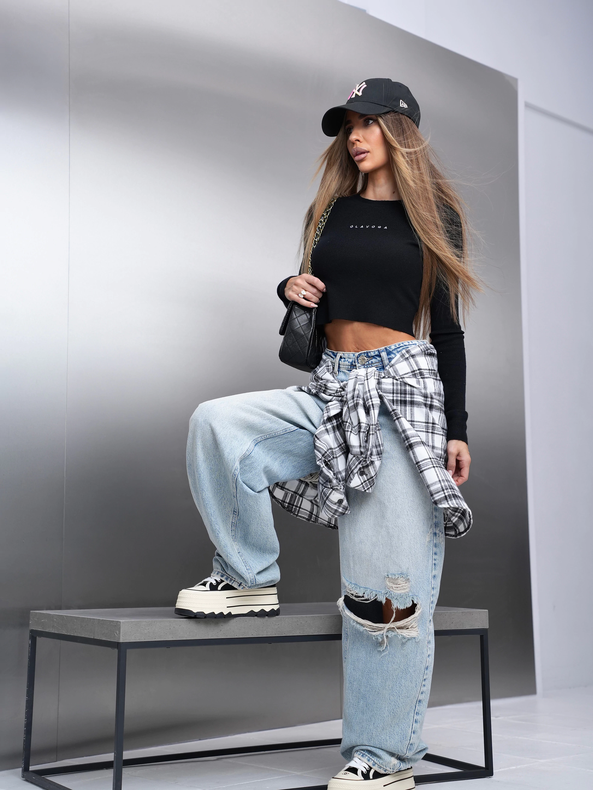 Sweter damski casual OLAVOGA BROGRER - Czarny