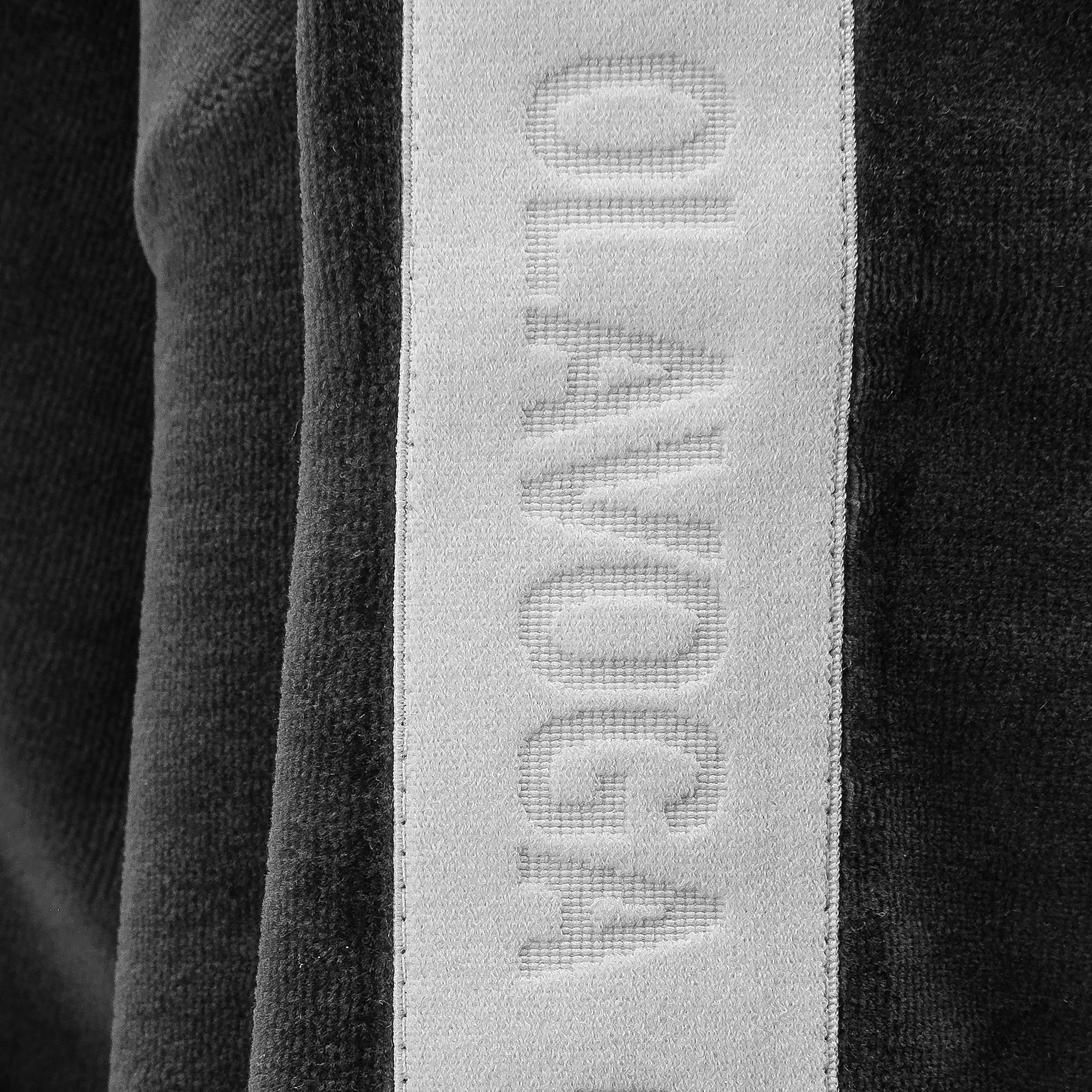 Komplet welurowy OLAVOGA NOELLE - Czarny