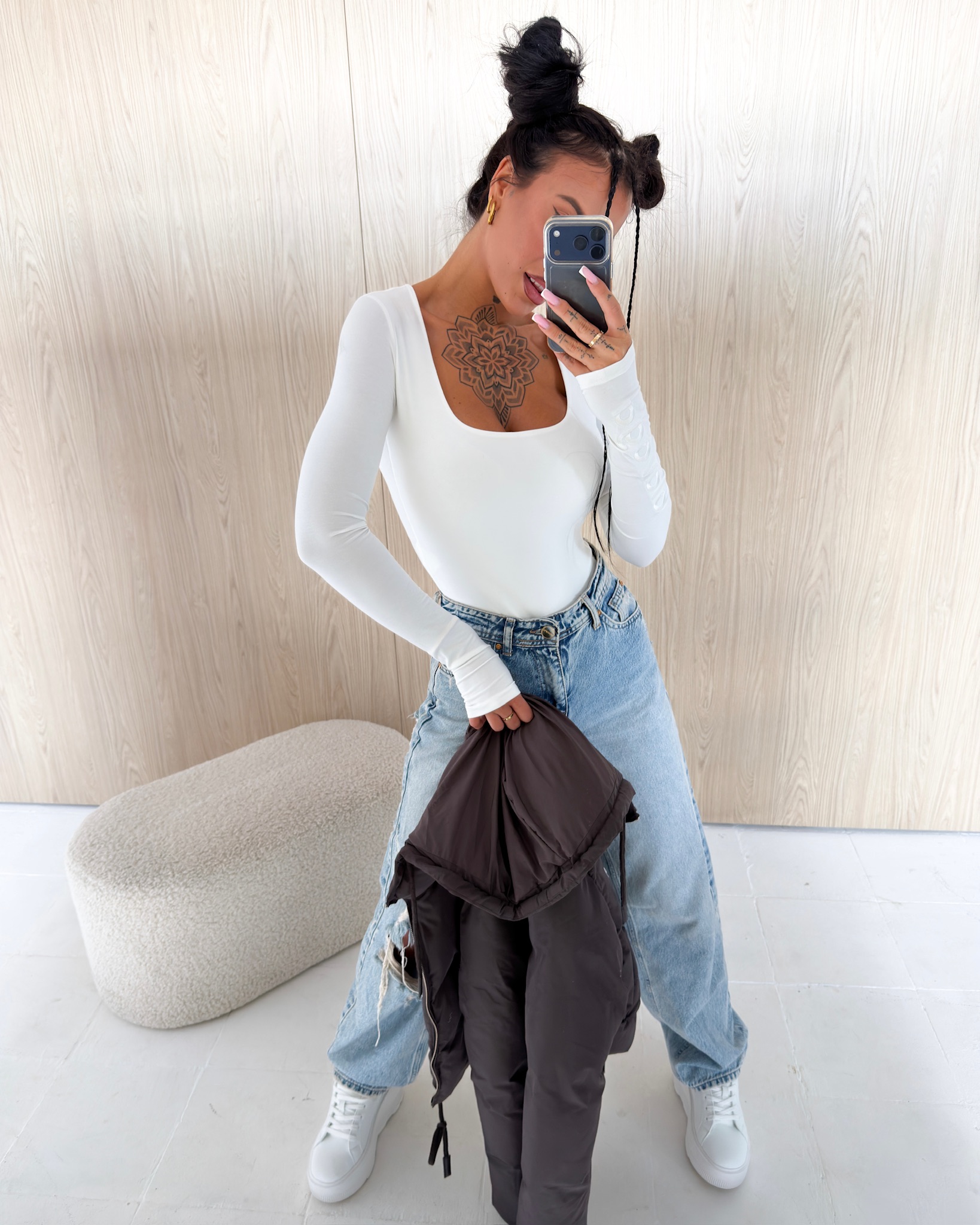 OLAVOGA FAMOUS Women’s Fitted Bodysuit – Ecru