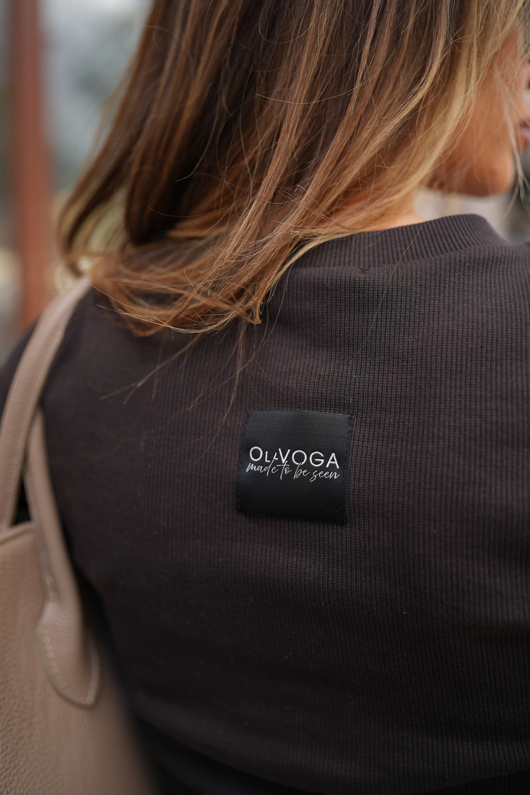 OLAVOGA SHINE Damenbluse mit Noppenmuster – Braun