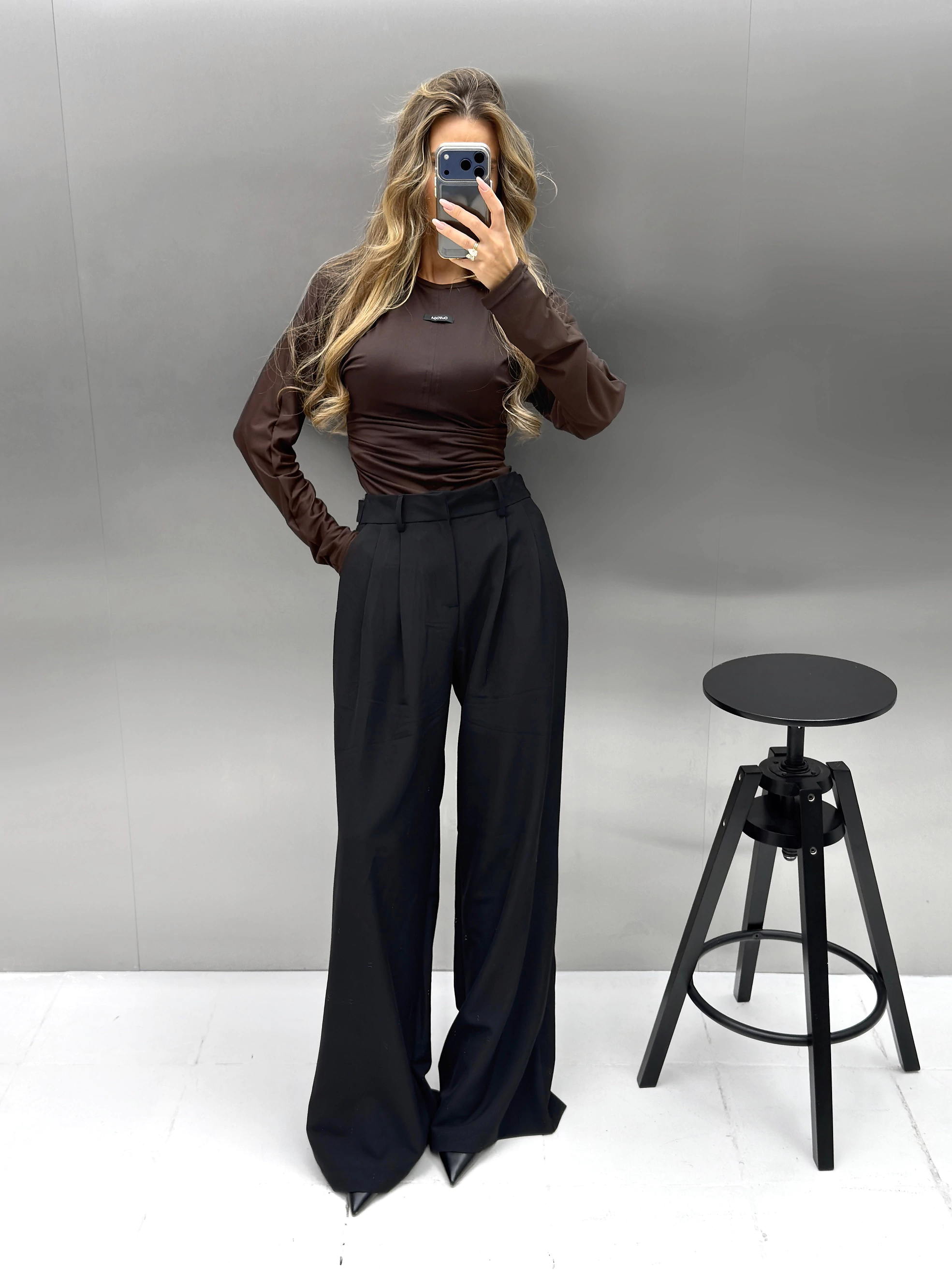 Damenbluse mit Rüschen OLAVOGA WASH – Braun
