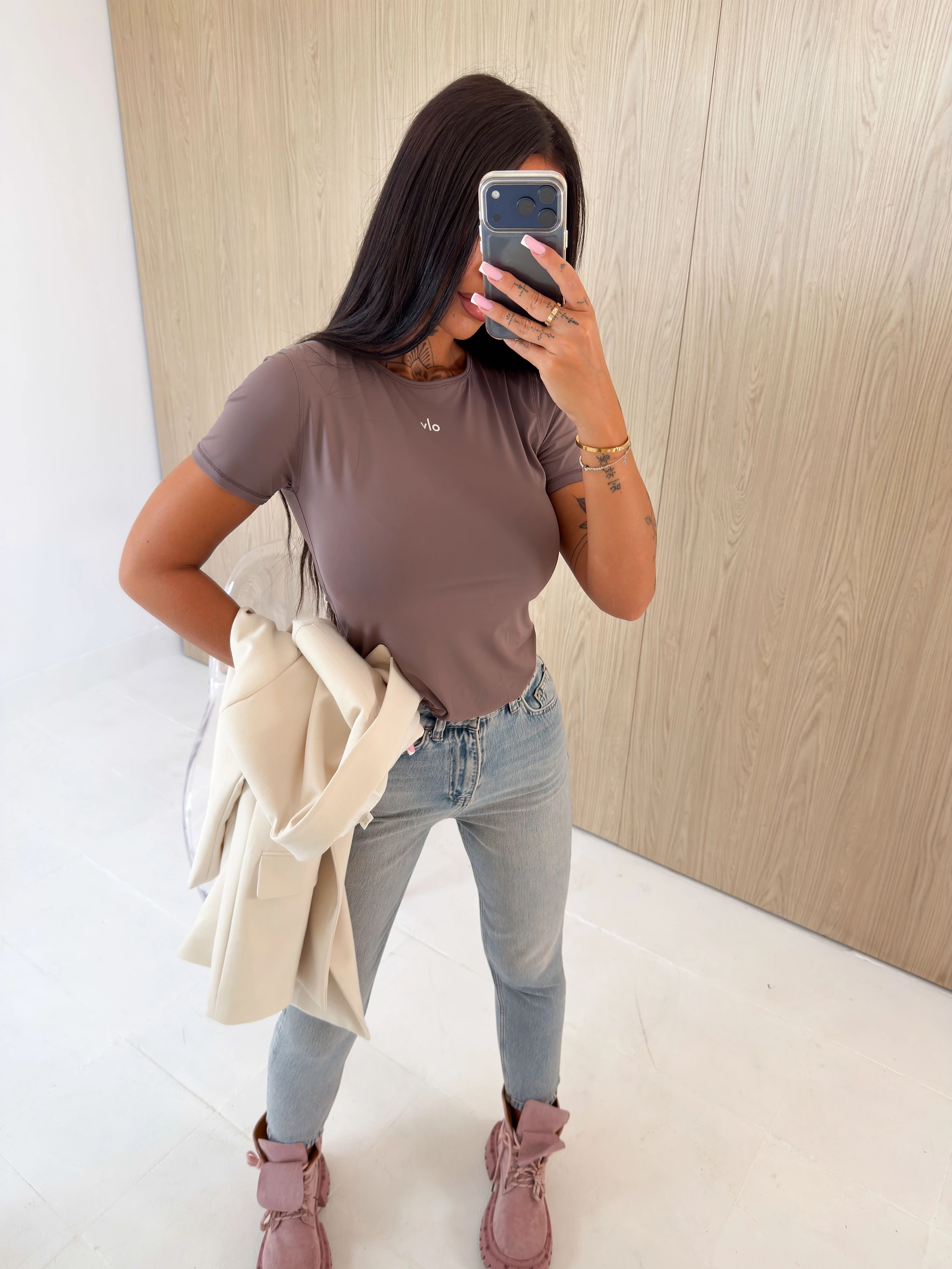 T-shirt damski OLAVOGA BASTU - Cold brown