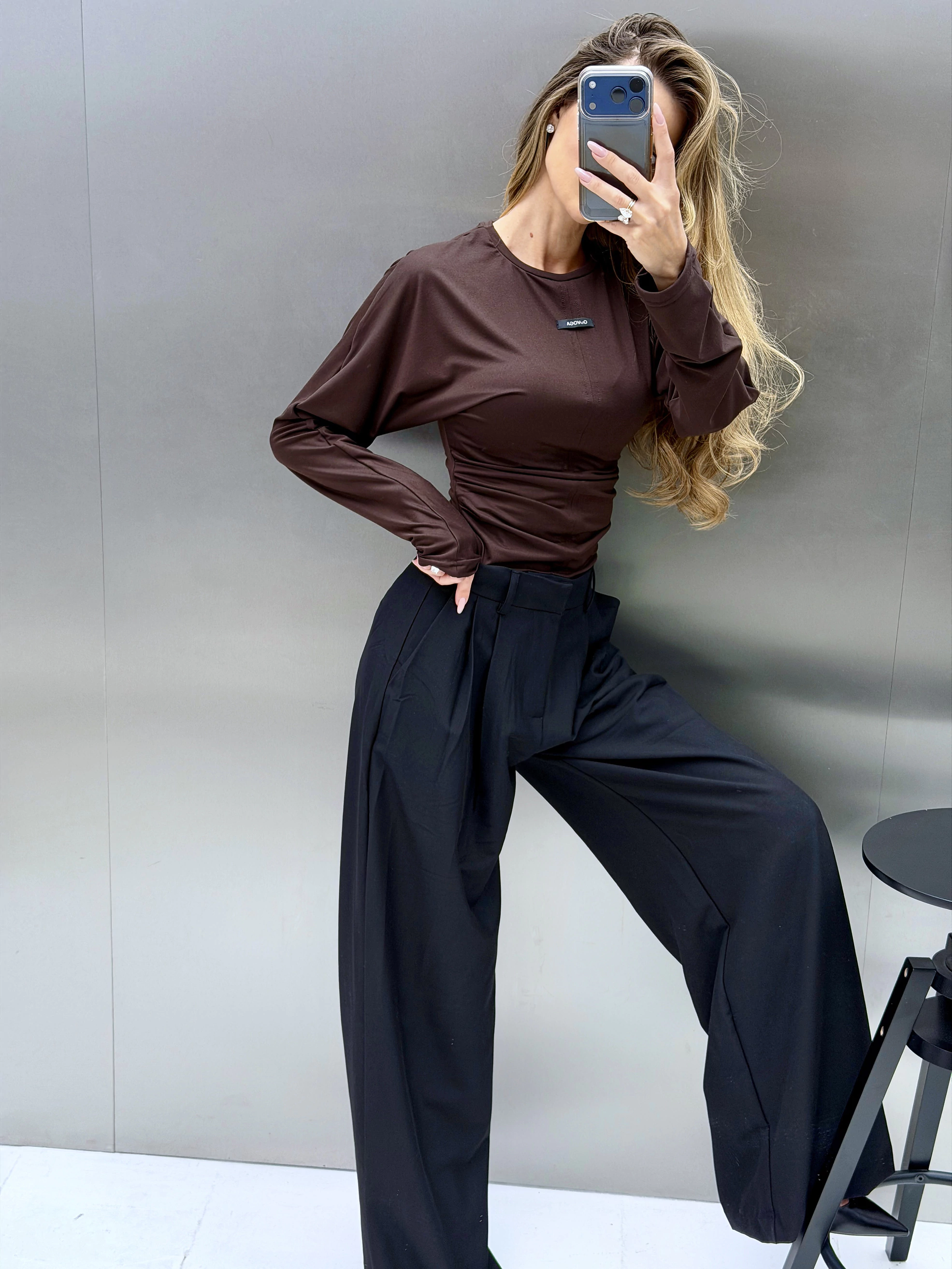 Damenbluse mit Rüschen OLAVOGA WASH – Braun
